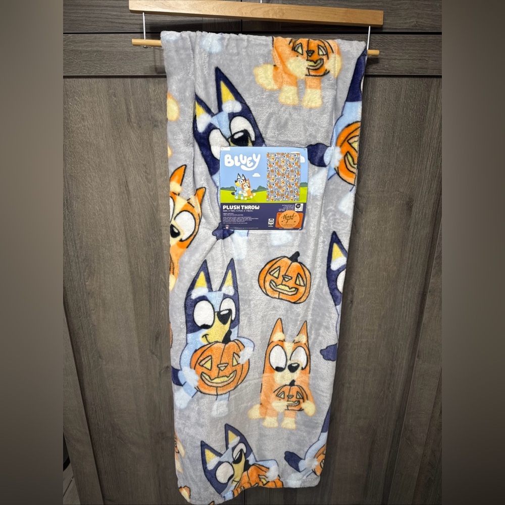 New Bluey & Bingo Halloween Jack O Lantern Plush 50" x 70" Gray Throw Blanket